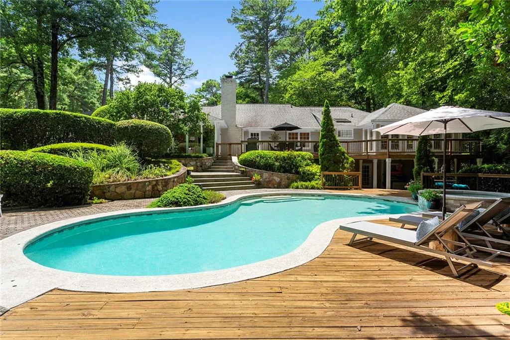 6385 Riverside Drive Nw, Sandy Springs, Georgia 30328, 5 Bedrooms Bedrooms, ,3 BathroomsBathrooms,Residential,Sold,6385 Riverside Drive Nw,7084885