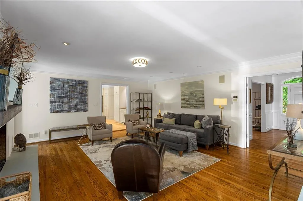 6385 Riverside Drive Nw, Sandy Springs, Georgia 30328, 5 Bedrooms Bedrooms, ,3 BathroomsBathrooms,Residential,Sold,6385 Riverside Drive Nw,7084885
