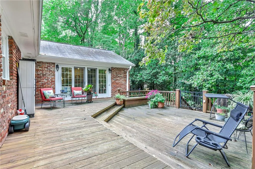 750 Starlight Drive, Atlanta, Georgia 30342, 5 Bedrooms Bedrooms, ,3 BathroomsBathrooms,Residential,Sold,750 Starlight Drive,6956672