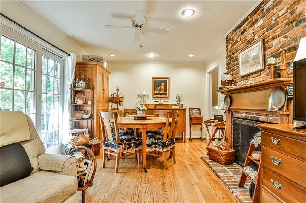 750 Starlight Drive, Atlanta, Georgia 30342, 5 Bedrooms Bedrooms, ,3 BathroomsBathrooms,Residential,Sold,750 Starlight Drive,6956672