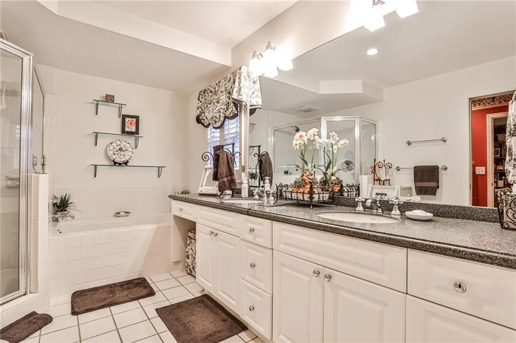 750 Starlight Drive, Atlanta, Georgia 30342, 5 Bedrooms Bedrooms, ,3 BathroomsBathrooms,Residential,Sold,750 Starlight Drive,6956672