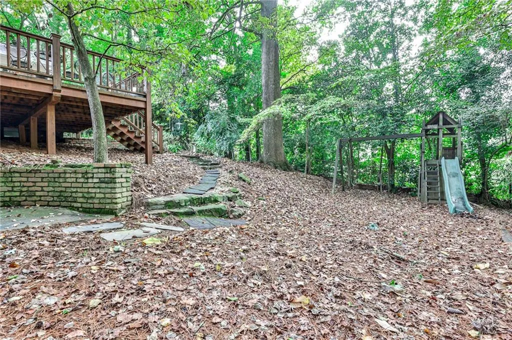 750 Starlight Drive, Atlanta, Georgia 30342, 5 Bedrooms Bedrooms, ,3 BathroomsBathrooms,Residential,Sold,750 Starlight Drive,6956672