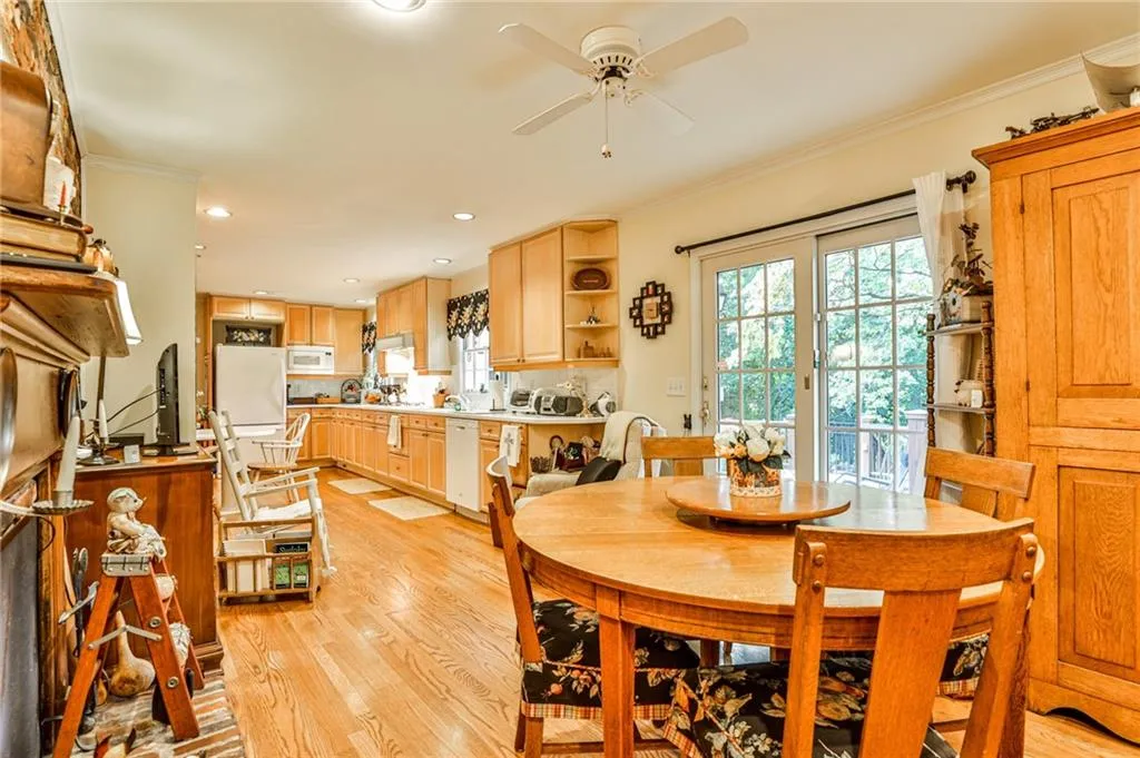 750 Starlight Drive, Atlanta, Georgia 30342, 5 Bedrooms Bedrooms, ,3 BathroomsBathrooms,Residential,Sold,750 Starlight Drive,6956672
