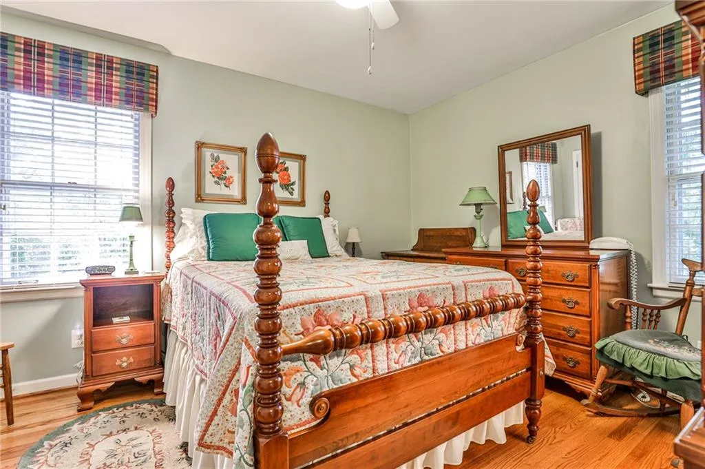 750 Starlight Drive, Atlanta, Georgia 30342, 5 Bedrooms Bedrooms, ,3 BathroomsBathrooms,Residential,Sold,750 Starlight Drive,6956672
