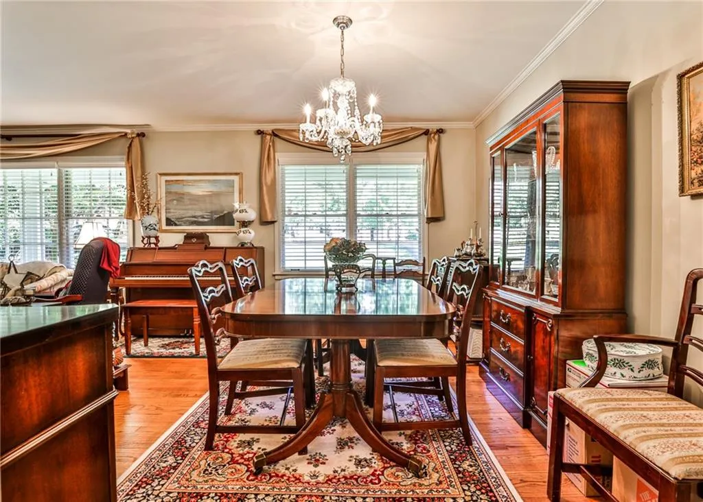 750 Starlight Drive, Atlanta, Georgia 30342, 5 Bedrooms Bedrooms, ,3 BathroomsBathrooms,Residential,Sold,750 Starlight Drive,6956672