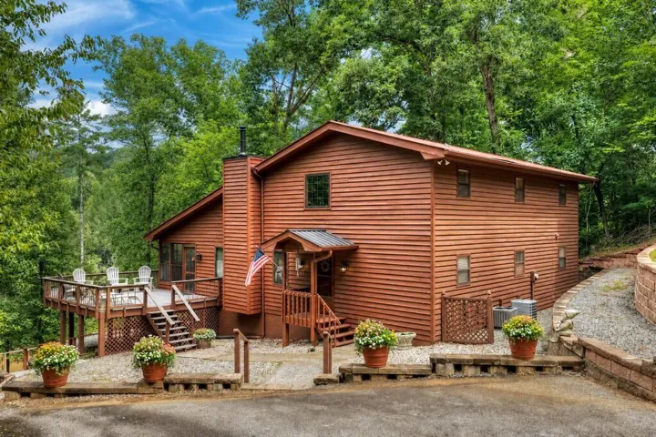 400 Matrix Circle, Ellijay, Georgia 30540