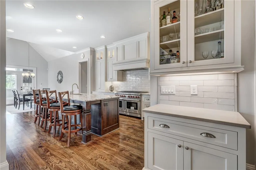 535 Belada Boulevard, Sandy Springs, Georgia 30342, 6 Bedrooms Bedrooms, ,6 BathroomsBathrooms,Residential,Sold,535 Belada Boulevard,6835258