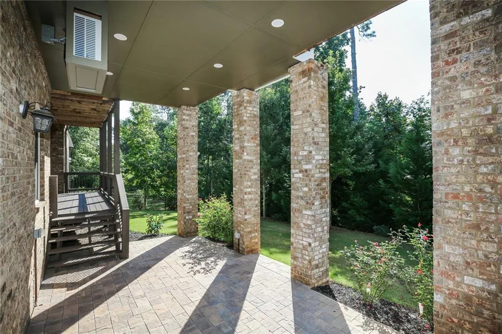 535 Belada Boulevard, Sandy Springs, Georgia 30342, 6 Bedrooms Bedrooms, ,6 BathroomsBathrooms,Residential,Sold,535 Belada Boulevard,6835258