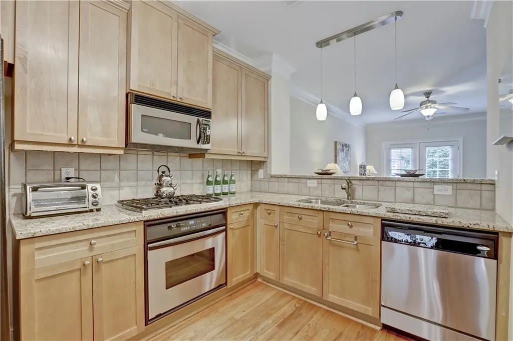 5580 Glenridge Park Unit 5580, Atlanta, Georgia 30342, 2 Bedrooms Bedrooms, ,2 BathroomsBathrooms,Residential,Sold,5580 Glenridge Park Unit 5580,5866989