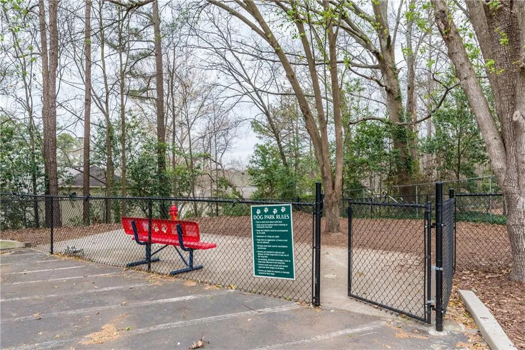 6940 Roswell Road Unit 19c, Atlanta, Georgia 30328, 2 Bedrooms Bedrooms, ,1 BathroomBathrooms,Residential,Sold,6940 Roswell Road Unit 19c,5817351