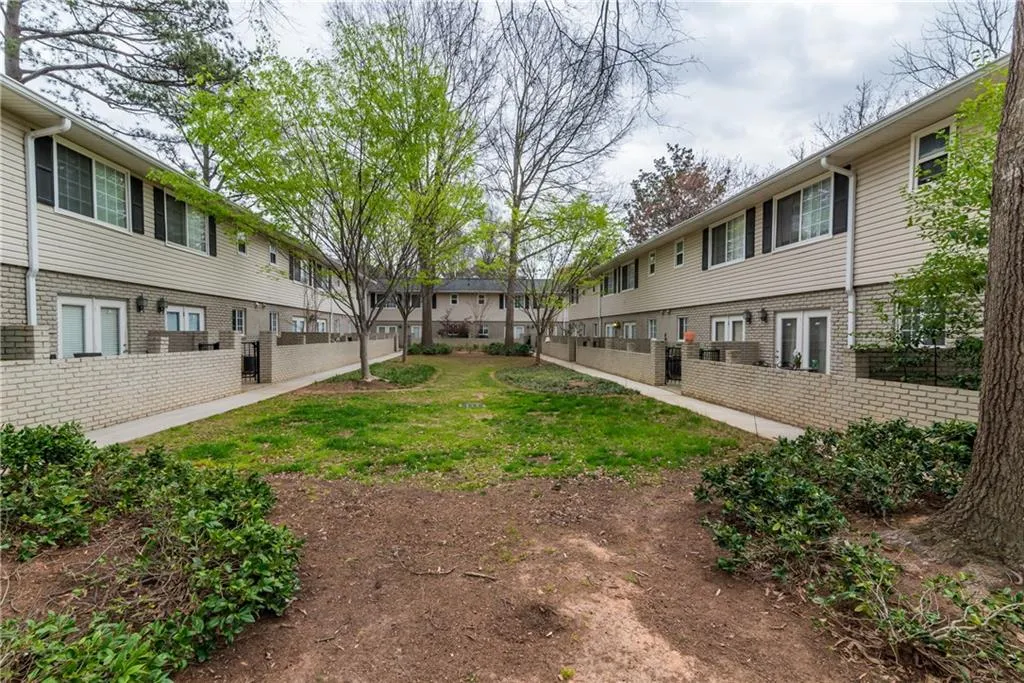 6940 Roswell Road Unit 19c, Atlanta, Georgia 30328, 2 Bedrooms Bedrooms, ,1 BathroomBathrooms,Residential,Sold,6940 Roswell Road Unit 19c,5817351