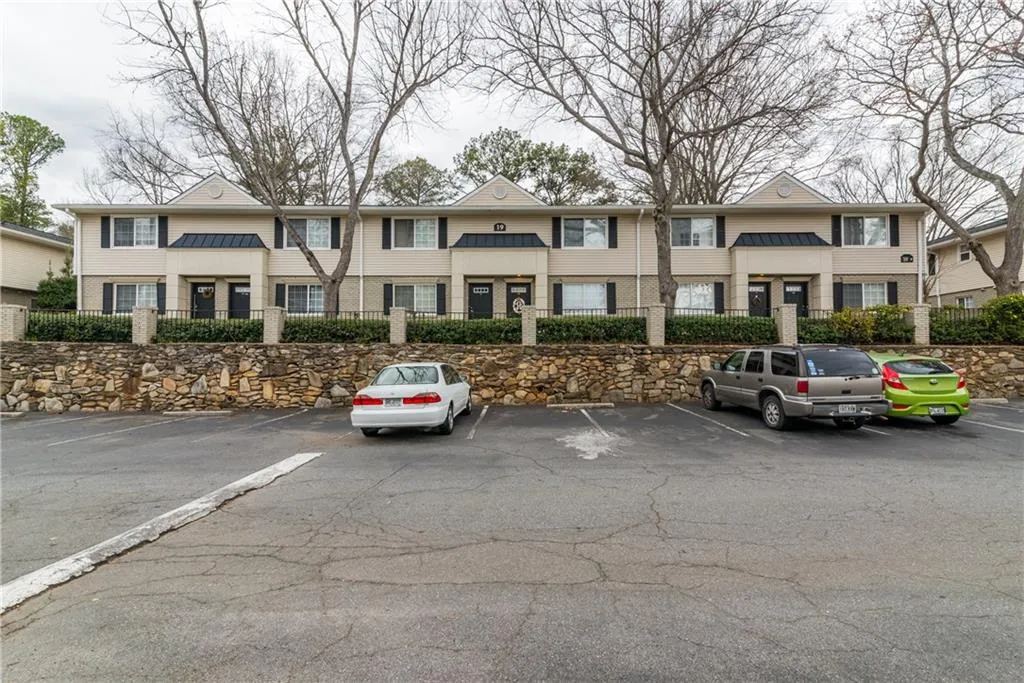 6940 Roswell Road Unit 19c, Atlanta, Georgia 30328, 2 Bedrooms Bedrooms, ,1 BathroomBathrooms,Residential,Sold,6940 Roswell Road Unit 19c,5817351
