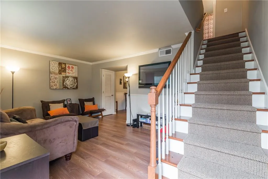 6940 Roswell Road Unit 19c, Atlanta, Georgia 30328, 2 Bedrooms Bedrooms, ,1 BathroomBathrooms,Residential,Sold,6940 Roswell Road Unit 19c,5817351