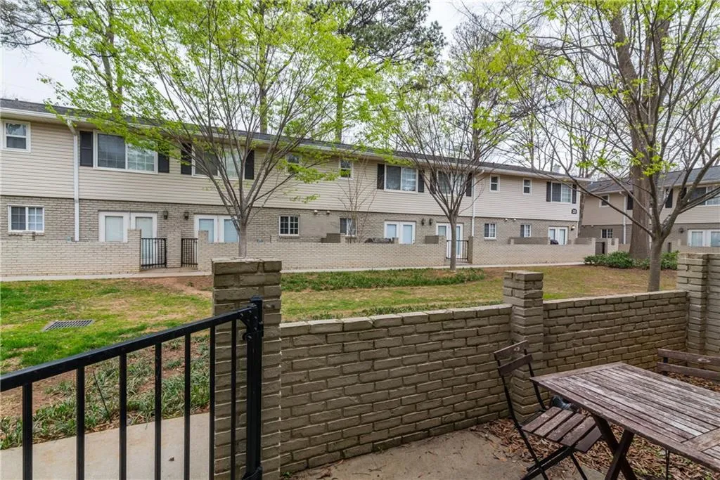 6940 Roswell Road Unit 19c, Atlanta, Georgia 30328, 2 Bedrooms Bedrooms, ,1 BathroomBathrooms,Residential,Sold,6940 Roswell Road Unit 19c,5817351