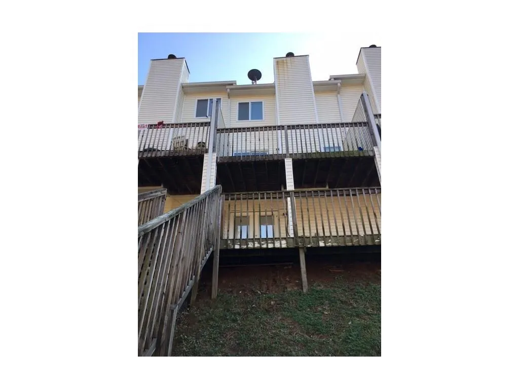 559 Northridge Crossing Drive, Sandy Springs, Georgia 30350, 3 Bedrooms Bedrooms, ,3 BathroomsBathrooms,Residential,Sold,559 Northridge Crossing Drive,5831445