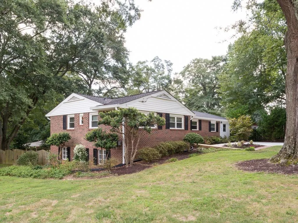 2805 Ashford Road, Brookhaven, Georgia 30319, 3 Bedrooms Bedrooms, ,2 BathroomsBathrooms,Residential,Sold,2805 Ashford Road,5964937