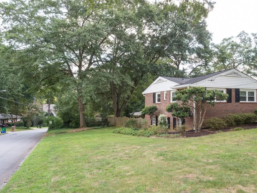 2805 Ashford Road, Brookhaven, Georgia 30319, 3 Bedrooms Bedrooms, ,2 BathroomsBathrooms,Residential,Sold,2805 Ashford Road,5964937