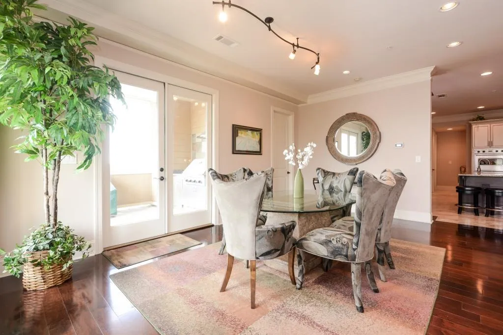 6060 City Walk Lane Unit 302, Atlanta, Georgia 30328, 3 Bedrooms Bedrooms, ,3 BathroomsBathrooms,Residential,Sold,6060 City Walk Lane Unit 302,5690149