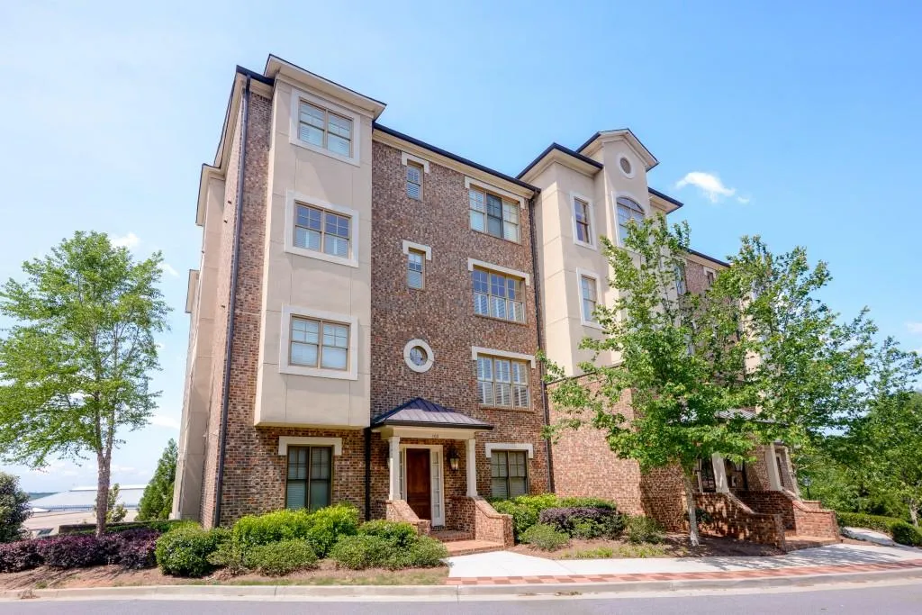 6060 City Walk Lane Unit 302, Atlanta, Georgia 30328, 3 Bedrooms Bedrooms, ,3 BathroomsBathrooms,Residential,Sold,6060 City Walk Lane Unit 302,5690149