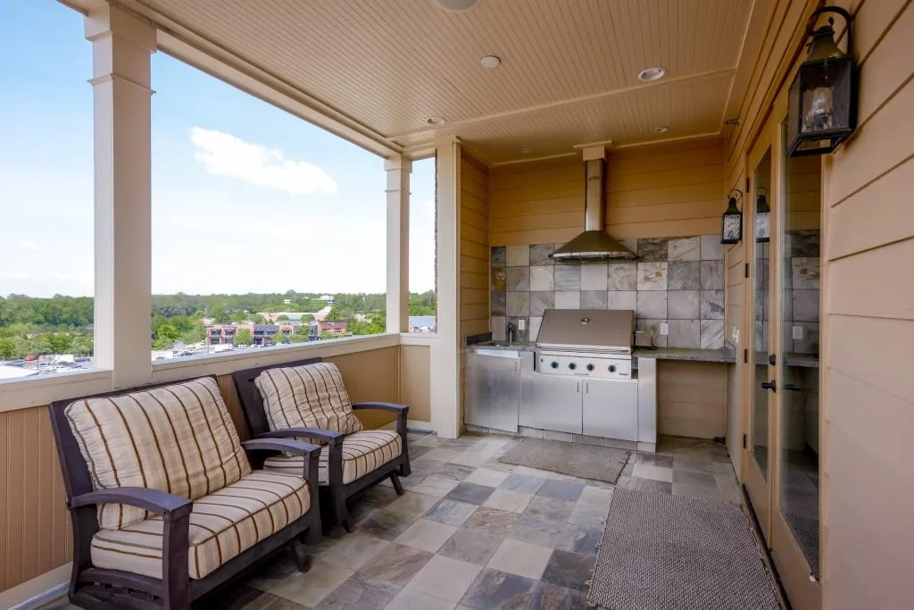 6060 City Walk Lane Unit 302, Atlanta, Georgia 30328, 3 Bedrooms Bedrooms, ,3 BathroomsBathrooms,Residential,Sold,6060 City Walk Lane Unit 302,5690149