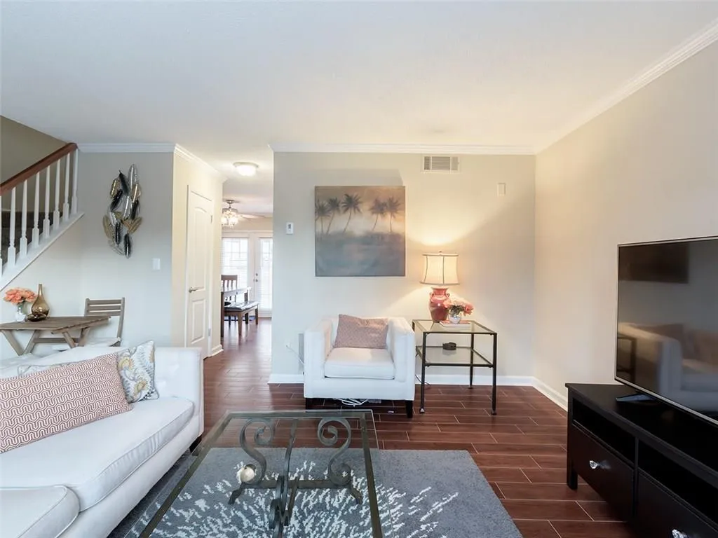 6900 Roswell Road Unit L10, Atlanta, Georgia 30328, 2 Bedrooms Bedrooms, ,2 BathroomsBathrooms,Residential,Sold,6900 Roswell Road Unit L10,6116053