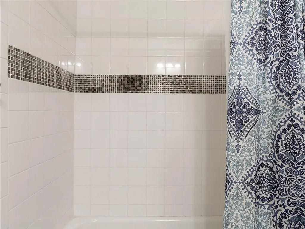 6900 Roswell Road Unit L10, Atlanta, Georgia 30328, 2 Bedrooms Bedrooms, ,2 BathroomsBathrooms,Residential,Sold,6900 Roswell Road Unit L10,6116053