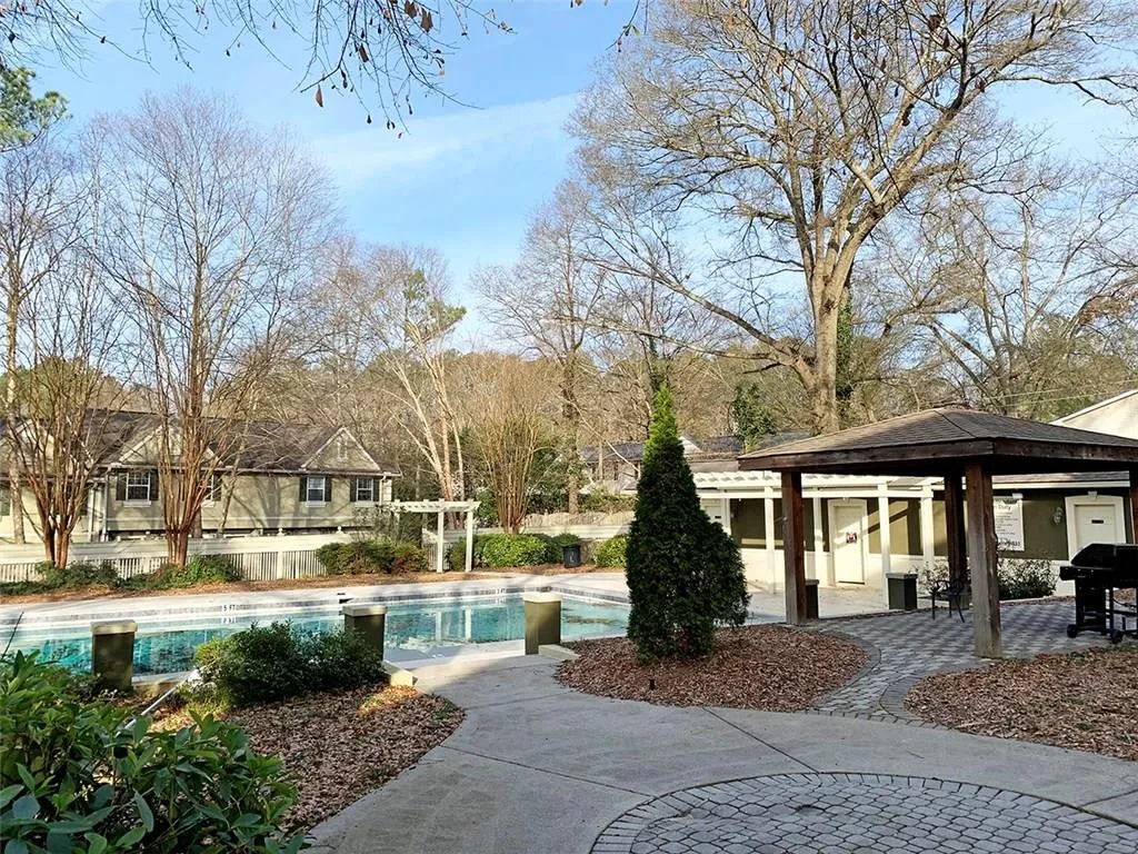 6900 Roswell Road Unit L10, Atlanta, Georgia 30328, 2 Bedrooms Bedrooms, ,2 BathroomsBathrooms,Residential,Sold,6900 Roswell Road Unit L10,6116053