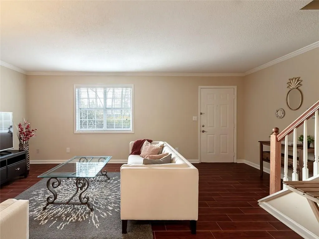 6900 Roswell Road Unit L10, Atlanta, Georgia 30328, 2 Bedrooms Bedrooms, ,2 BathroomsBathrooms,Residential,Sold,6900 Roswell Road Unit L10,6116053
