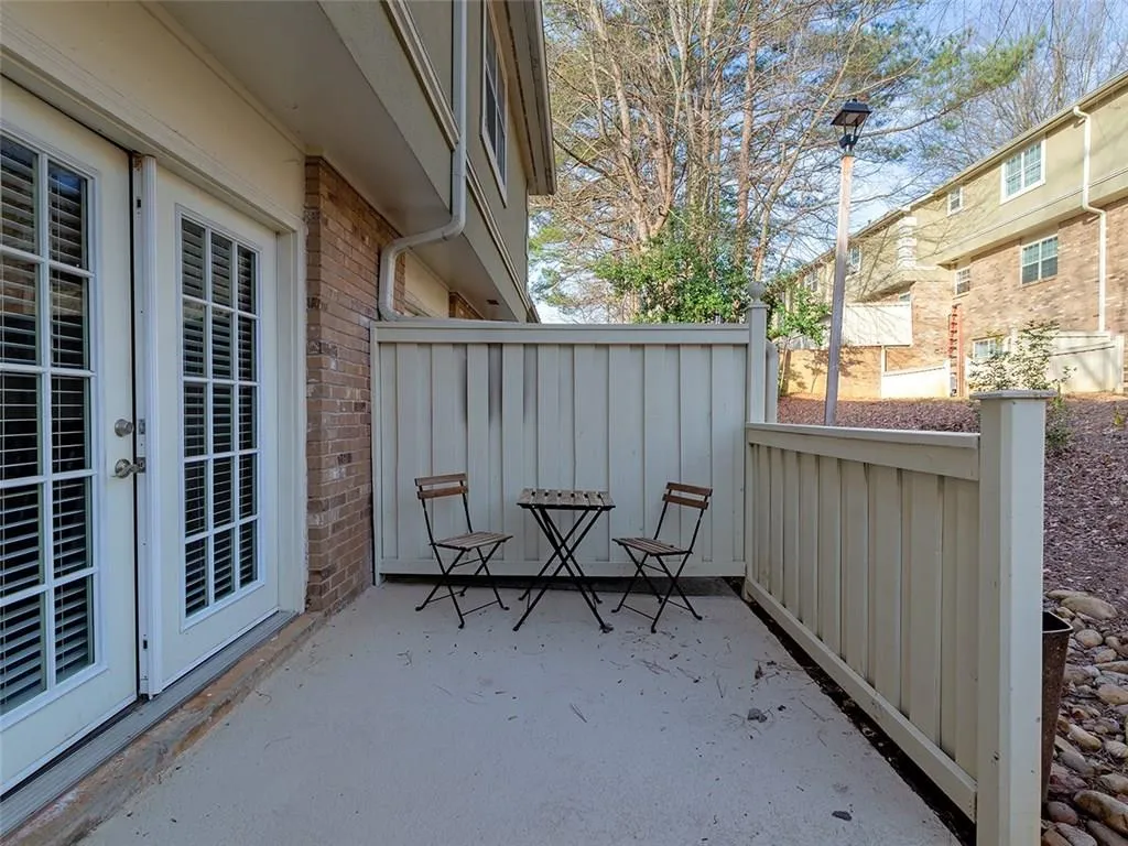 6900 Roswell Road Unit L10, Atlanta, Georgia 30328, 2 Bedrooms Bedrooms, ,2 BathroomsBathrooms,Residential,Sold,6900 Roswell Road Unit L10,6116053