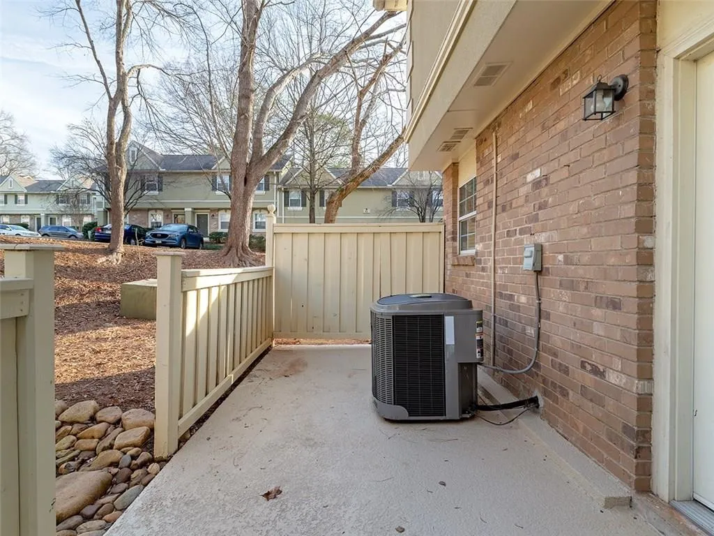 6900 Roswell Road Unit L10, Atlanta, Georgia 30328, 2 Bedrooms Bedrooms, ,2 BathroomsBathrooms,Residential,Sold,6900 Roswell Road Unit L10,6116053