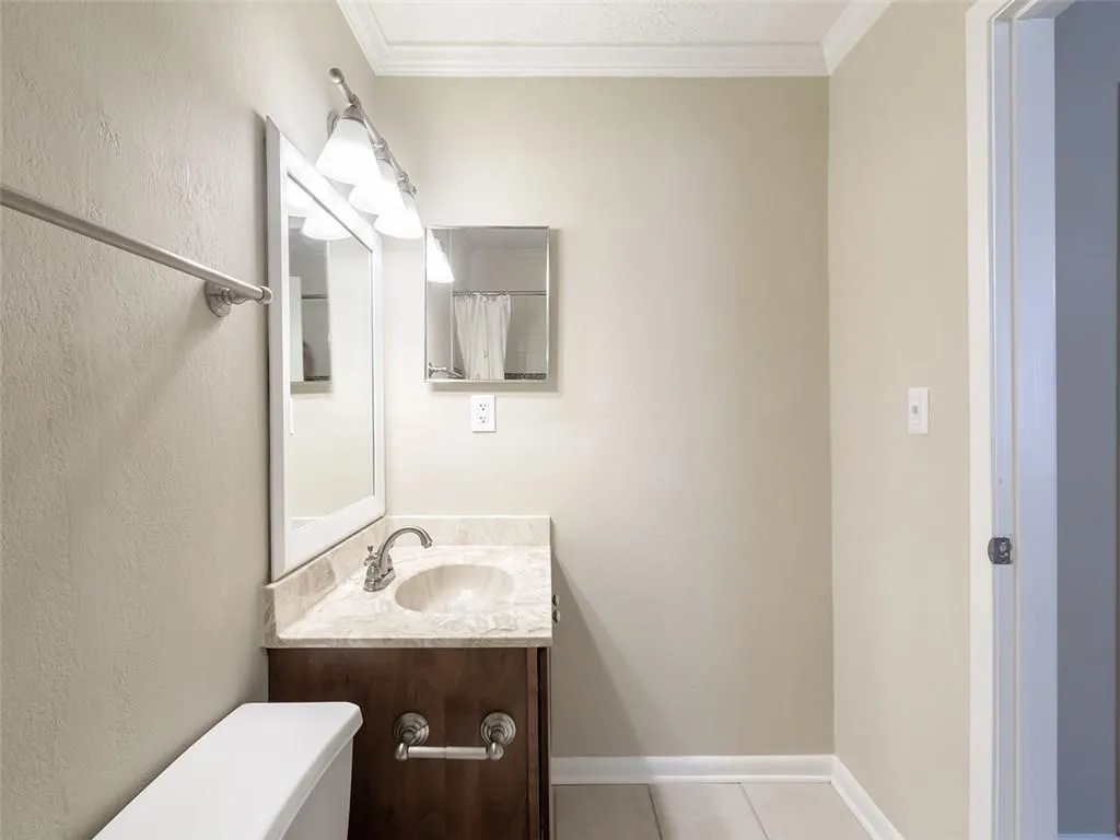 6900 Roswell Road Unit L10, Atlanta, Georgia 30328, 2 Bedrooms Bedrooms, ,2 BathroomsBathrooms,Residential,Sold,6900 Roswell Road Unit L10,6116053