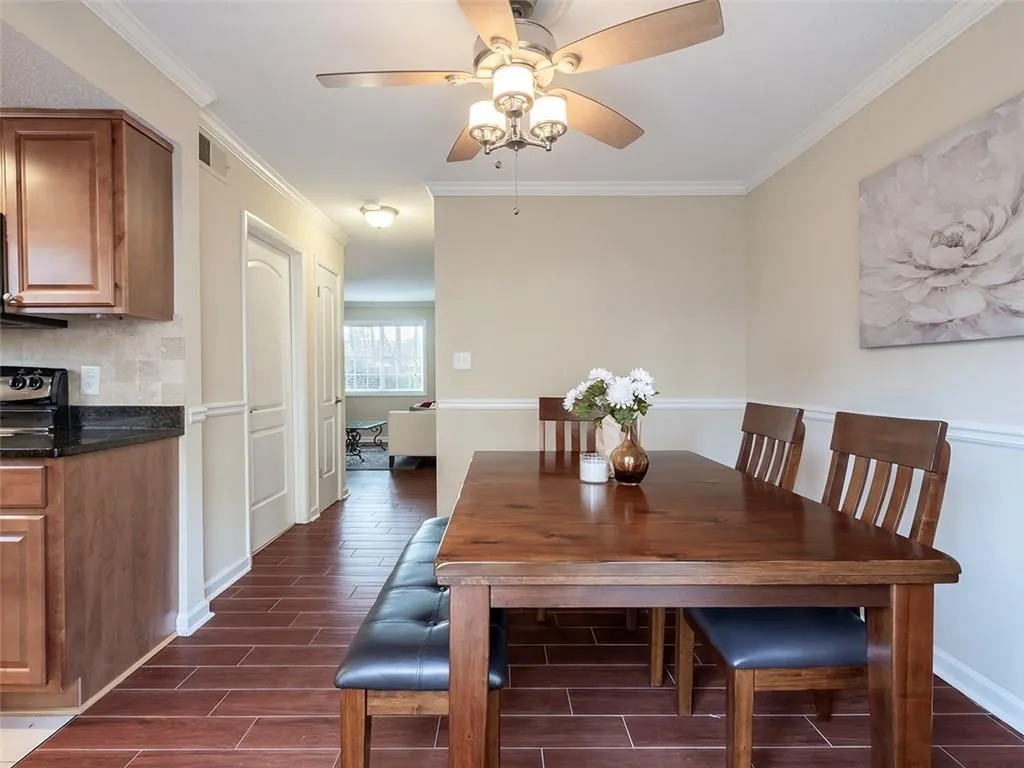 6900 Roswell Road Unit L10, Atlanta, Georgia 30328, 2 Bedrooms Bedrooms, ,2 BathroomsBathrooms,Residential,Sold,6900 Roswell Road Unit L10,6116053