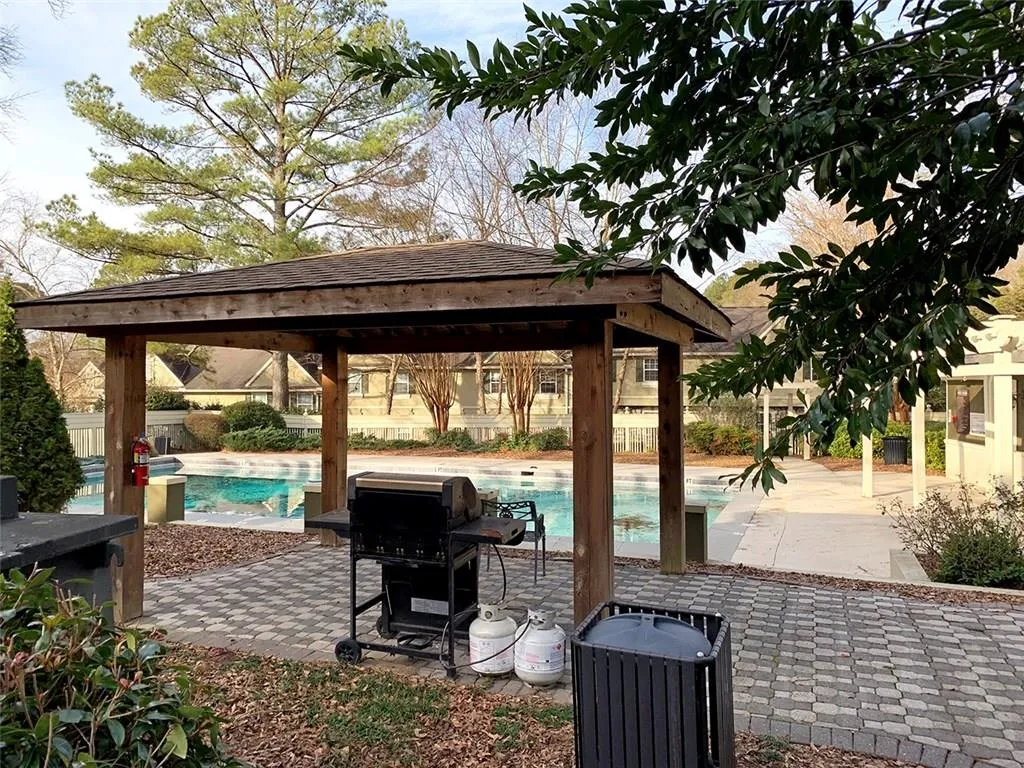 6900 Roswell Road Unit L10, Atlanta, Georgia 30328, 2 Bedrooms Bedrooms, ,2 BathroomsBathrooms,Residential,Sold,6900 Roswell Road Unit L10,6116053