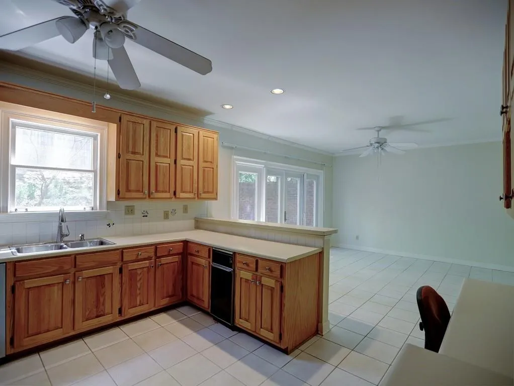 7155 Roswell Road Unit 11, Atlanta, Georgia 30328, 3 Bedrooms Bedrooms, ,2 BathroomsBathrooms,Residential,Sold,7155 Roswell Road Unit 11,6003795