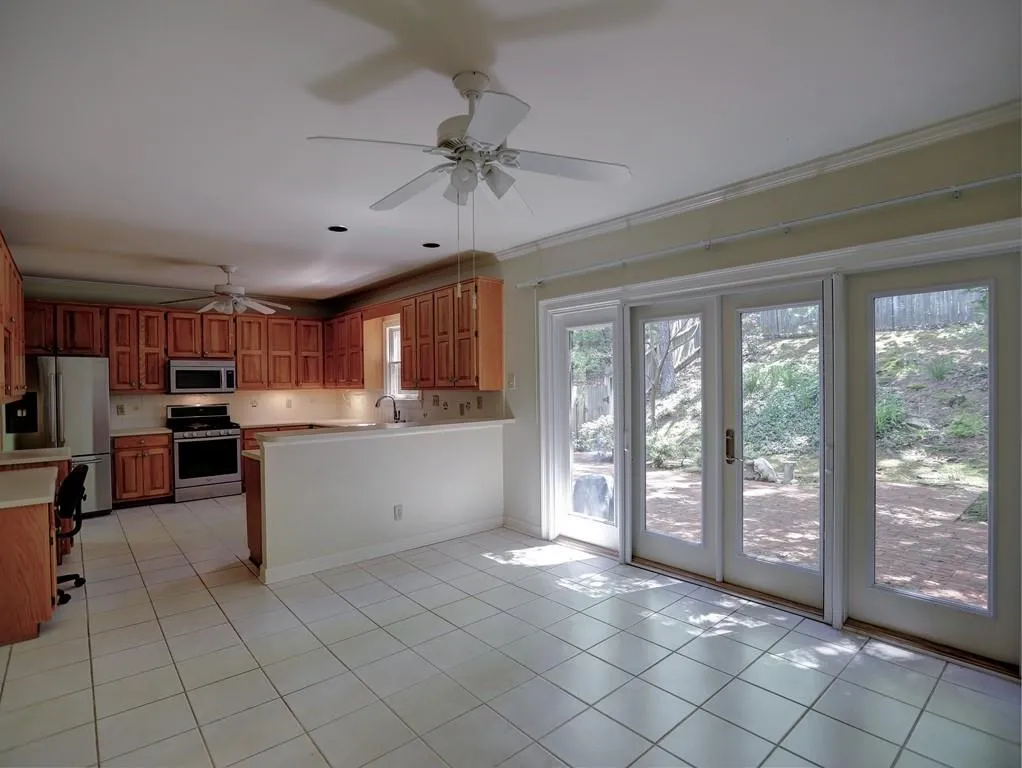 7155 Roswell Road Unit 11, Atlanta, Georgia 30328, 3 Bedrooms Bedrooms, ,2 BathroomsBathrooms,Residential,Sold,7155 Roswell Road Unit 11,6003795