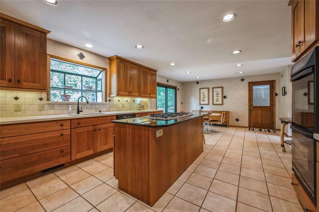 230 Brandon Place, Sandy Springs, Georgia 30328, 5 Bedrooms Bedrooms, ,3 BathroomsBathrooms,Residential,Sold,230 Brandon Place,7281332