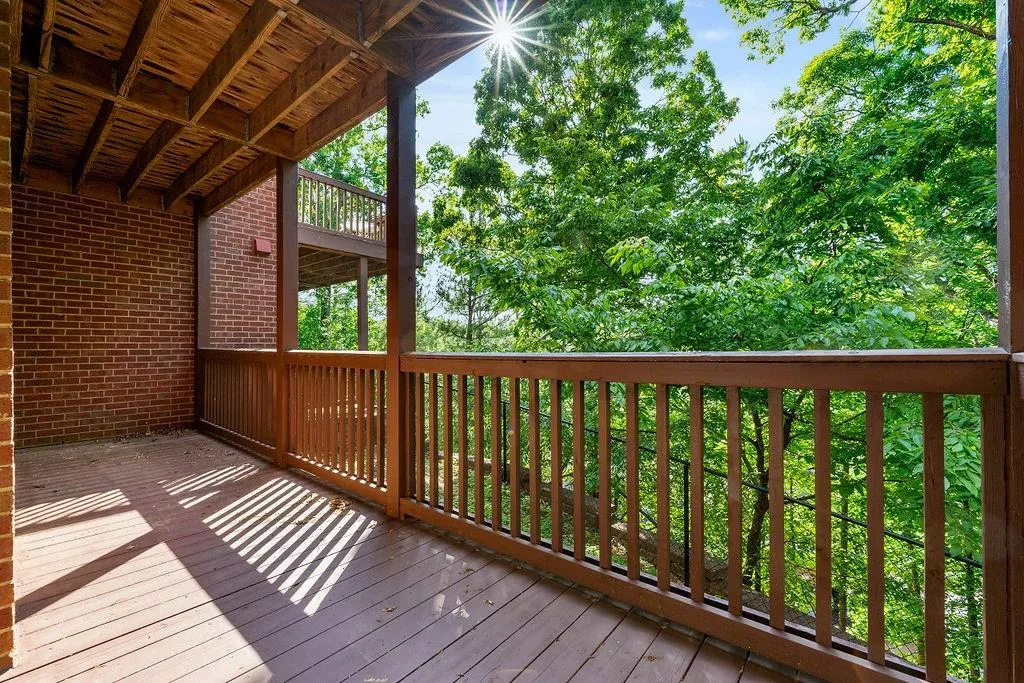 410 Brookview Circle, Sandy Springs, Georgia 30339, 4 Bedrooms Bedrooms, ,3 BathroomsBathrooms,Residential,Sold,410 Brookview Circle,7067165