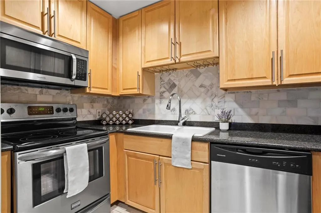 195 14th Street Ne Unit 604, Atlanta, Georgia 30309, 1 Bedroom Bedrooms, ,1 BathroomBathrooms,Residential,For Sale,195 14th Street Ne Unit 604,7666169