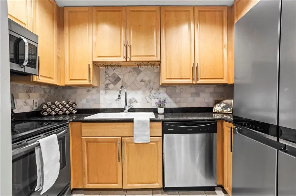 195 14th Street Ne Unit 604, Atlanta, Georgia 30309, 1 Bedroom Bedrooms, ,1 BathroomBathrooms,Residential,For Sale,195 14th Street Ne Unit 604,7666169