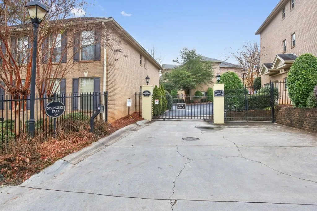 750 Dalrymple Road Ne Unit C1, Atlanta, Georgia 30328, 3 Bedrooms Bedrooms, ,2 BathroomsBathrooms,Residential,Sold,750 Dalrymple Road Ne Unit C1,5944690
