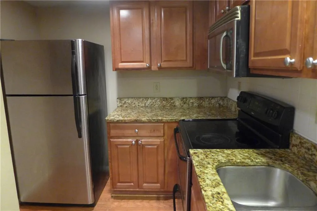 6900 Roswell Road Unit Q13, Sandy Springs, Georgia 30328, 2 Bedrooms Bedrooms, ,2 BathroomsBathrooms,Residential,Sold,6900 Roswell Road Unit Q13,6082376