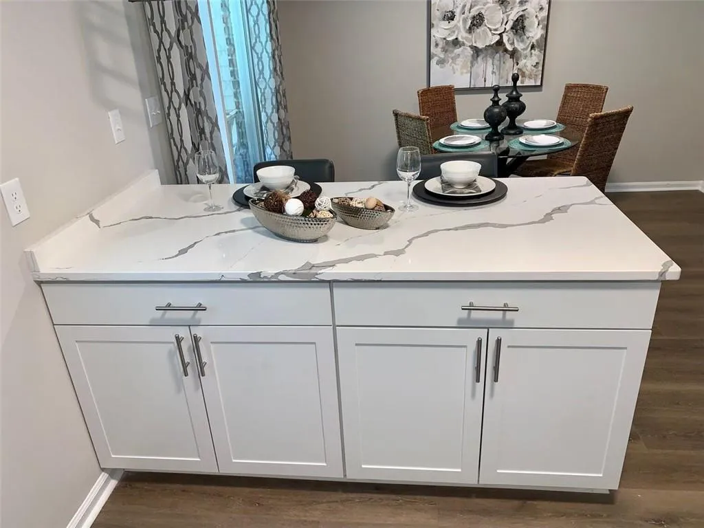 6700 Roswell Road Unit 31e, Sandy Springs, Georgia 30328, 2 Bedrooms Bedrooms, ,2 BathroomsBathrooms,Residential,Sold,6700 Roswell Road Unit 31e,7070554