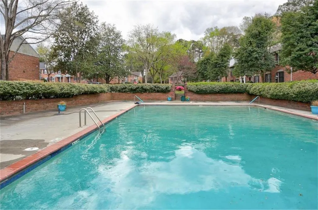 6700 Roswell Road Unit 31e, Sandy Springs, Georgia 30328, 2 Bedrooms Bedrooms, ,2 BathroomsBathrooms,Residential,Sold,6700 Roswell Road Unit 31e,7070554