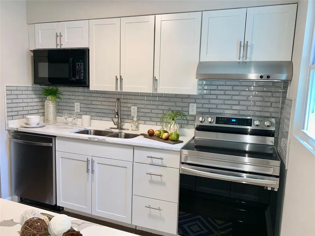 6700 Roswell Road Unit 31e, Sandy Springs, Georgia 30328, 2 Bedrooms Bedrooms, ,2 BathroomsBathrooms,Residential,Sold,6700 Roswell Road Unit 31e,7070554