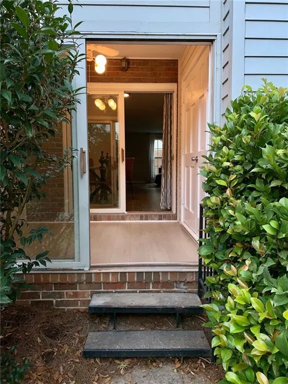 6700 Roswell Road Unit 31e, Sandy Springs, Georgia 30328, 2 Bedrooms Bedrooms, ,2 BathroomsBathrooms,Residential,Sold,6700 Roswell Road Unit 31e,7070554