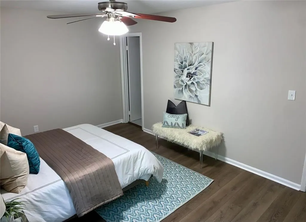 6700 Roswell Road Unit 31e, Sandy Springs, Georgia 30328, 2 Bedrooms Bedrooms, ,2 BathroomsBathrooms,Residential,Sold,6700 Roswell Road Unit 31e,7070554