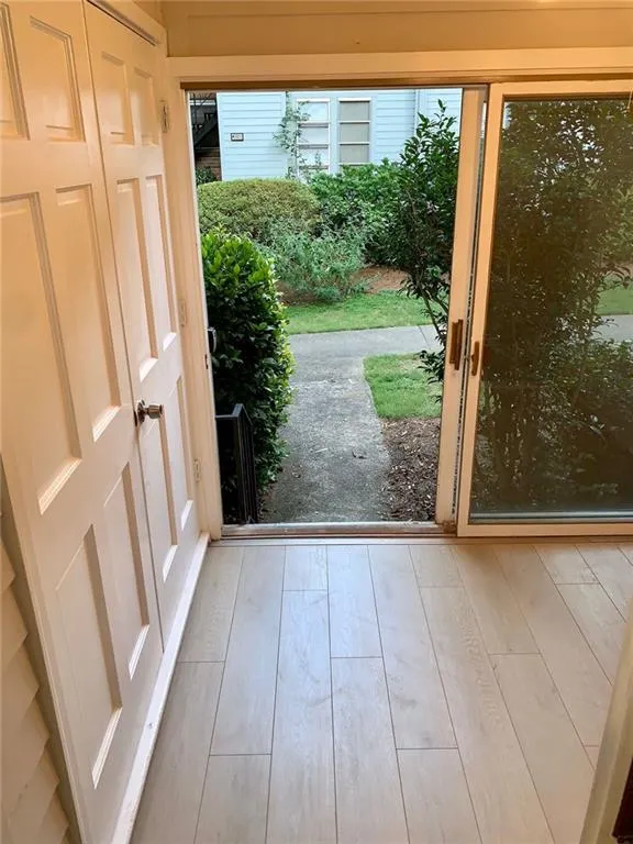 6700 Roswell Road Unit 31e, Sandy Springs, Georgia 30328, 2 Bedrooms Bedrooms, ,2 BathroomsBathrooms,Residential,Sold,6700 Roswell Road Unit 31e,7070554
