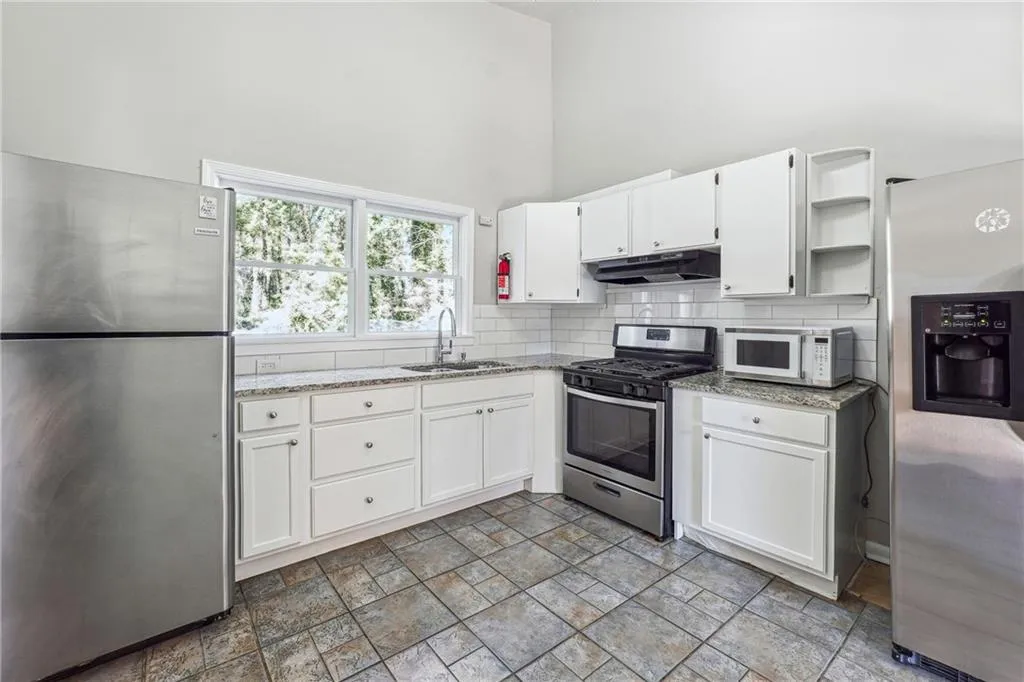 3035 Mclendon Circle Nw, Atlanta, Georgia 30318, 5 Bedrooms Bedrooms, ,2 BathroomsBathrooms,Residential,For Sale,3035 Mclendon Circle Nw,7528824