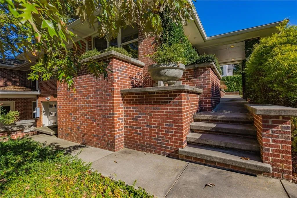 2520 Sharondale Drive Ne, Atlanta, Georgia 30305, 4 Bedrooms Bedrooms, ,4 BathroomsBathrooms,Residential,Sold,2520 Sharondale Drive Ne,5927038