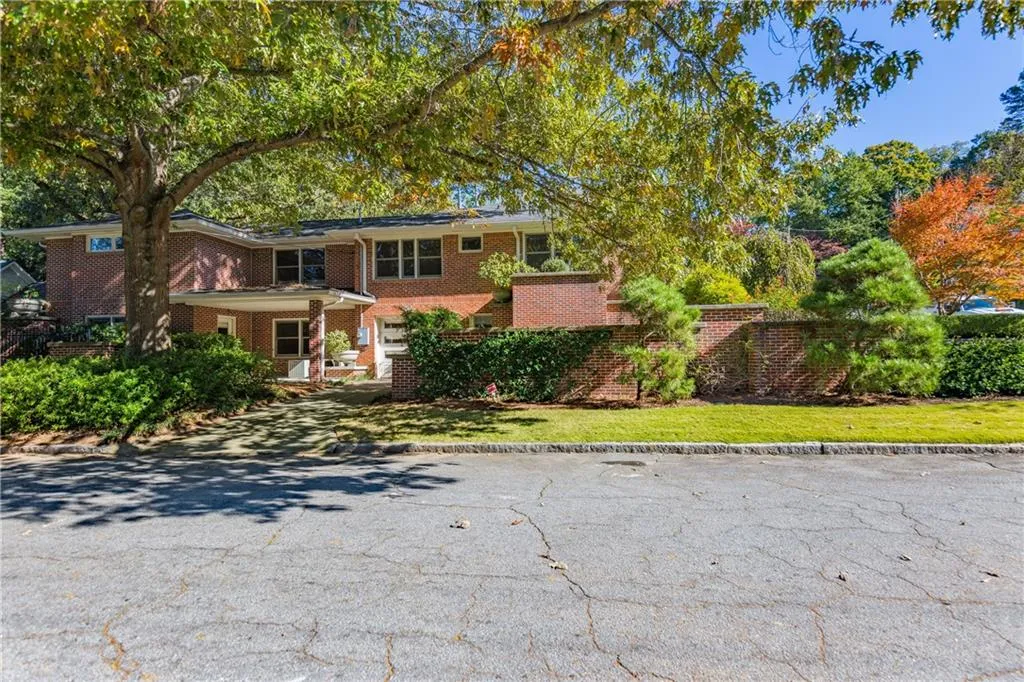 2520 Sharondale Drive Ne, Atlanta, Georgia 30305, 4 Bedrooms Bedrooms, ,4 BathroomsBathrooms,Residential,Sold,2520 Sharondale Drive Ne,5927038
